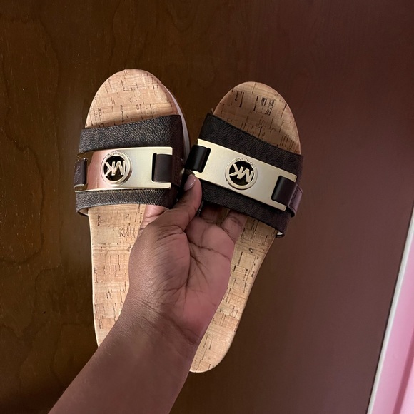 Size 8.5 Micheal Kors Sandal , Gold MK signature on the front - Picture 3 of 5
